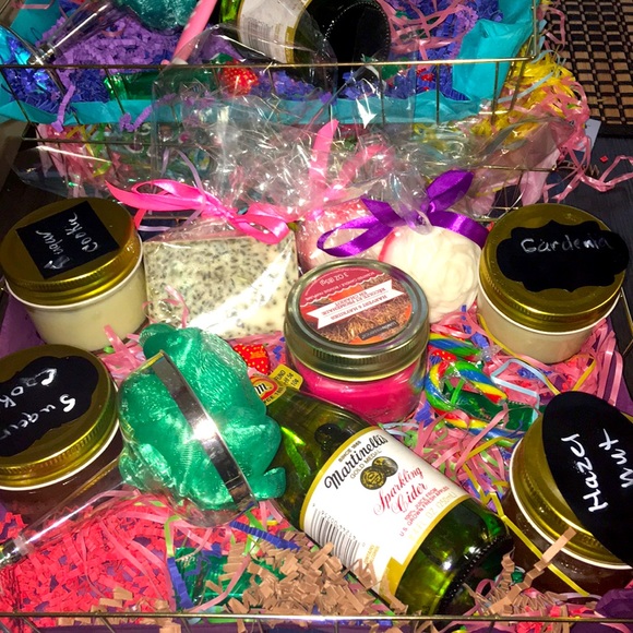 Women’s baskets - Picture 1 of 3